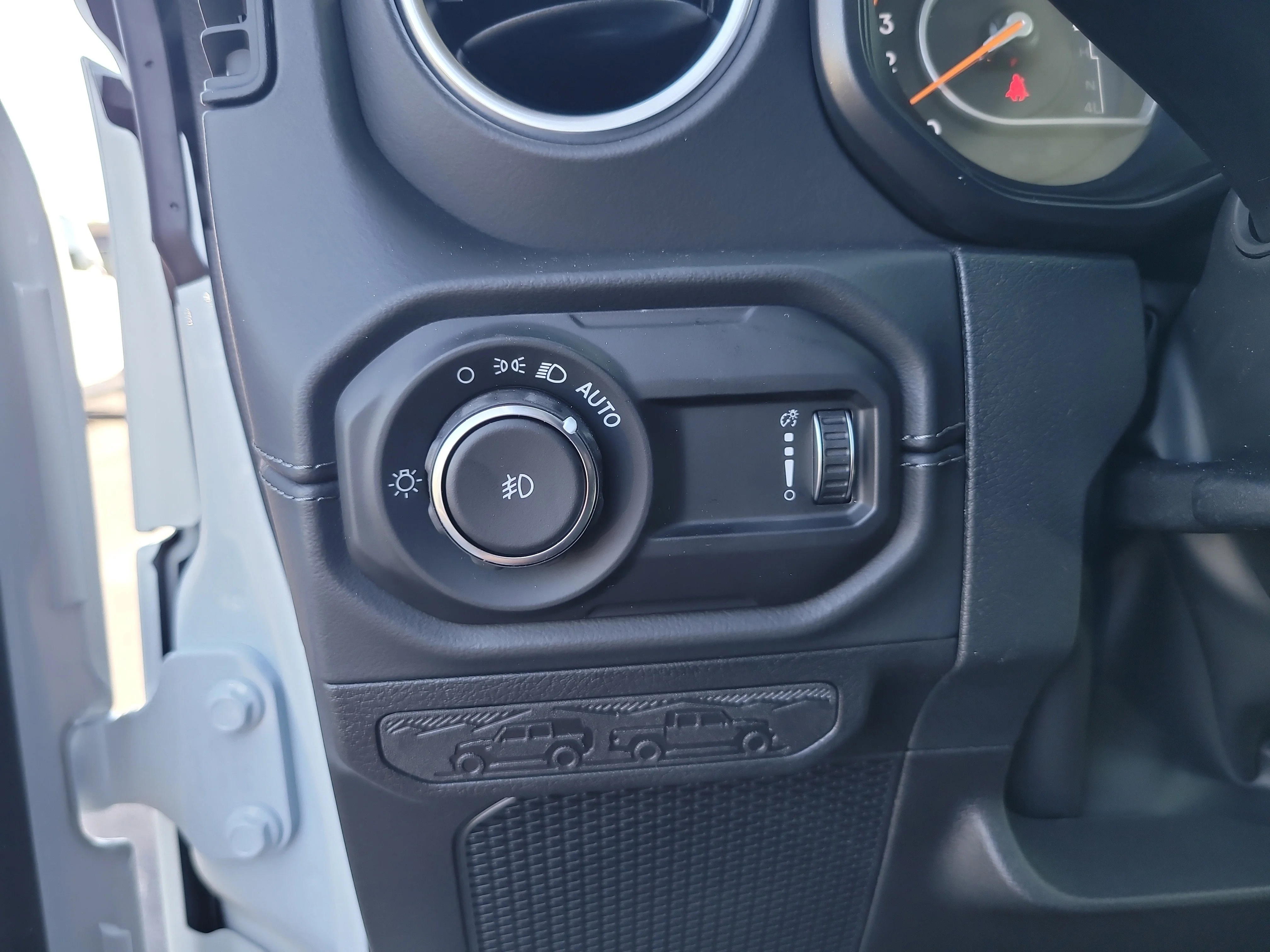 New 2026 Bright White Clearcoat Jeep Sahara image 21