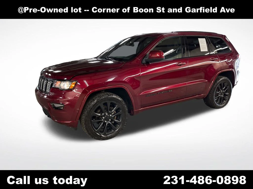 Used 2018 Red Jeep Altitude image 1