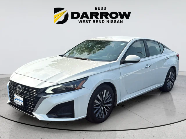 Used 2023 White Nissan 2.5 SV image 1
