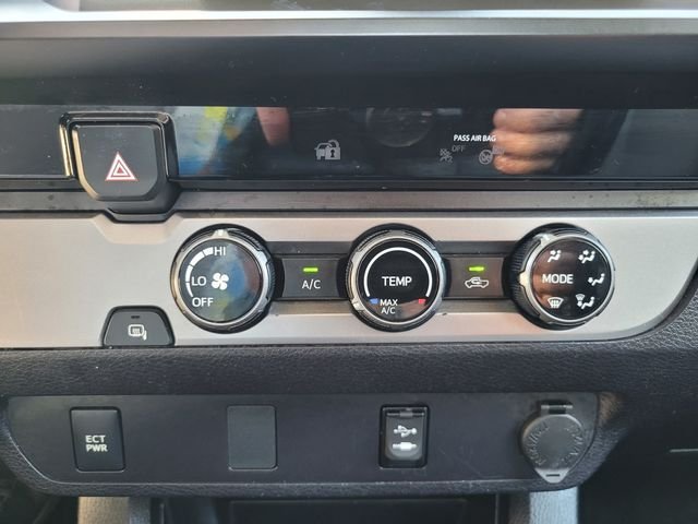 Used 2018 White Toyota SR image 24