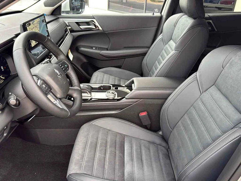 2026 Mitsubishi Outlander SE - Photo 11