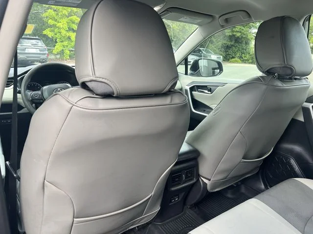 Used 2022  Toyota XLE image 34