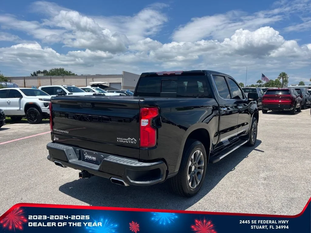 Used 2022 Black Chevrolet High Country image 5