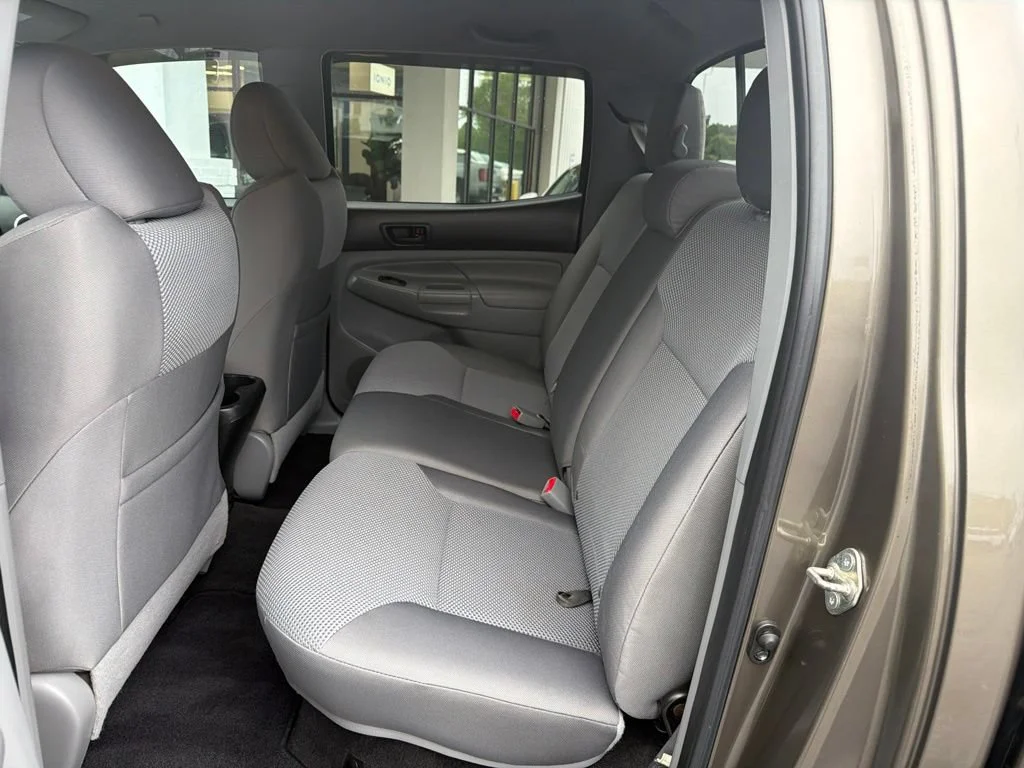 Used 2014 Pyrite Mica Toyota DOUBCAB image 15