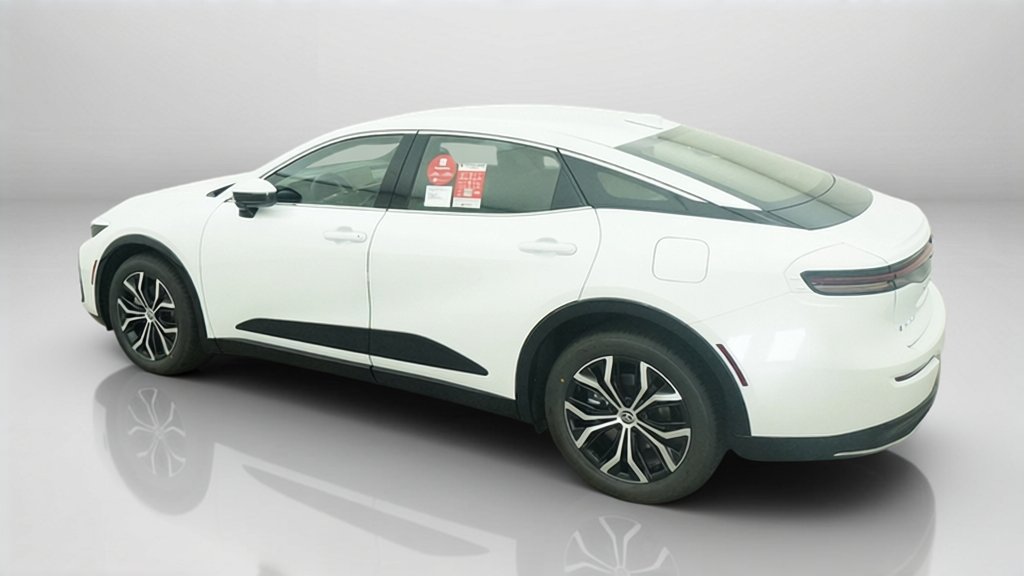 New 2027 Oxygen White Toyota XLE image 15