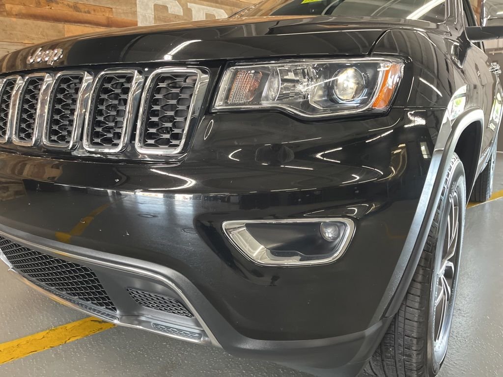 Used 2021 Diamond Black Jeep Limited image 9