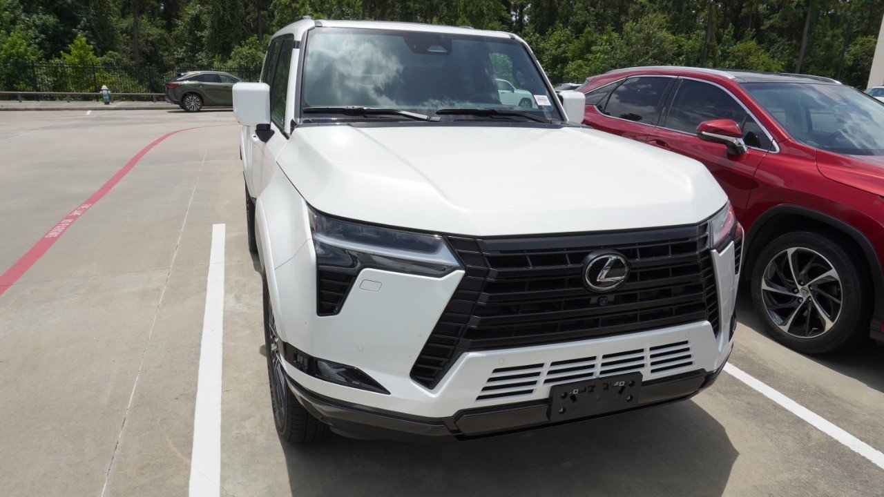 Used 2026 White Lexus GX 550 Luxury image 2