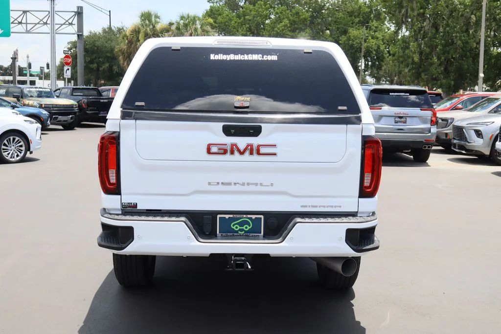Used 2022 White GMC Denali image 8