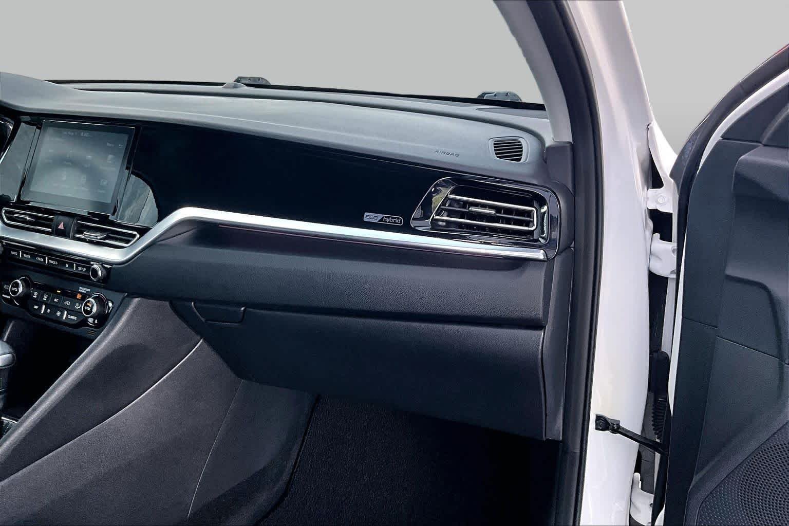 Used 2020 Snow White Pearl Kia Touring image 19