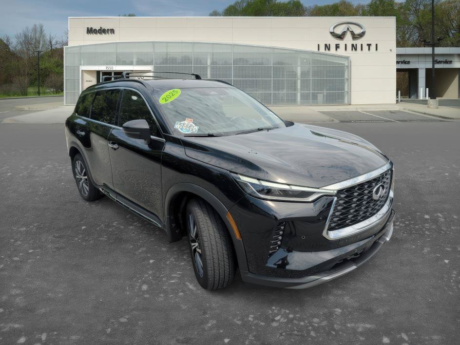 Certified Used 2025 Mineral Black INFINITI AUTOGRAPH image 2