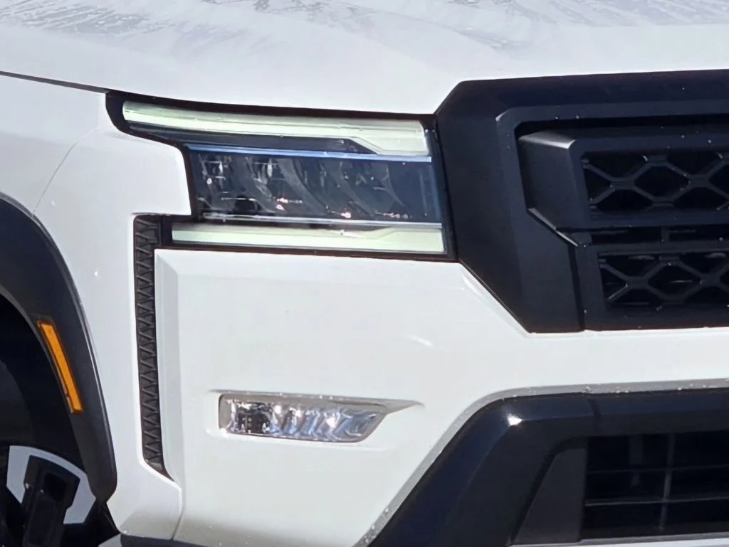 Used 2024 White Nissan PRO-X image 9
