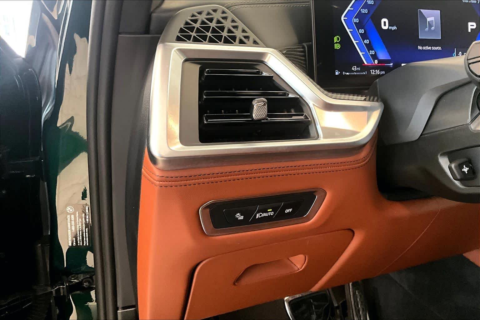 Used 2025 ALPINA Green Metallic BMW ALPINA XB7 image 30