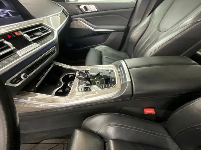 Used 2019 Black BMW xDrive40i image 19