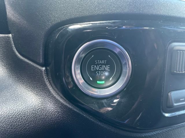 Used 2025 Titanium GMC SLT image 26
