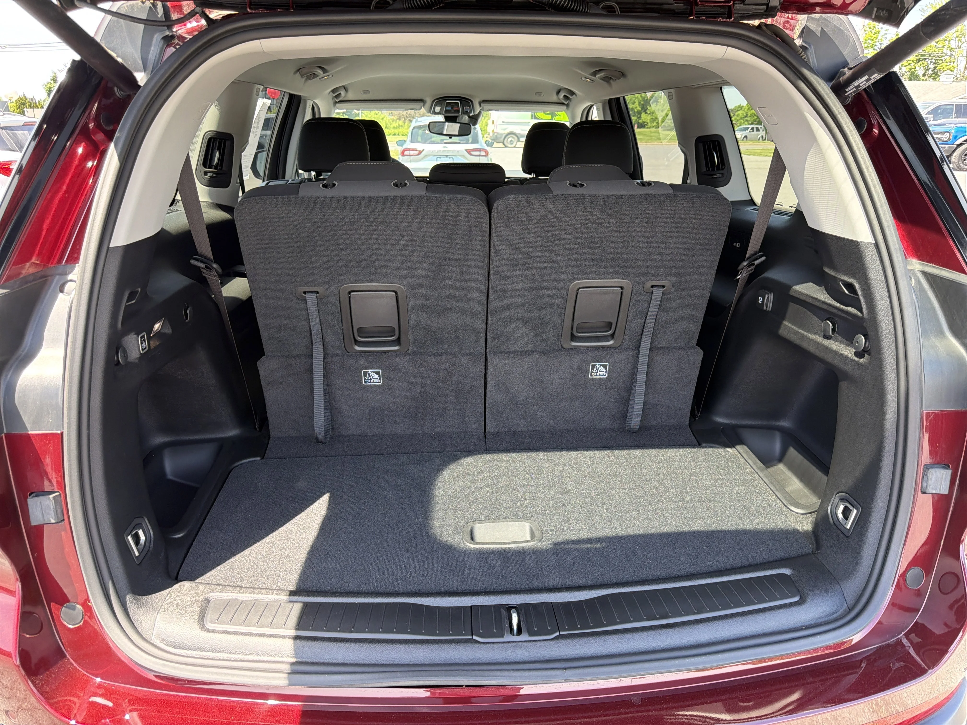 Used 2023 Velvet Red Pearlcoat Jeep Laredo image 5