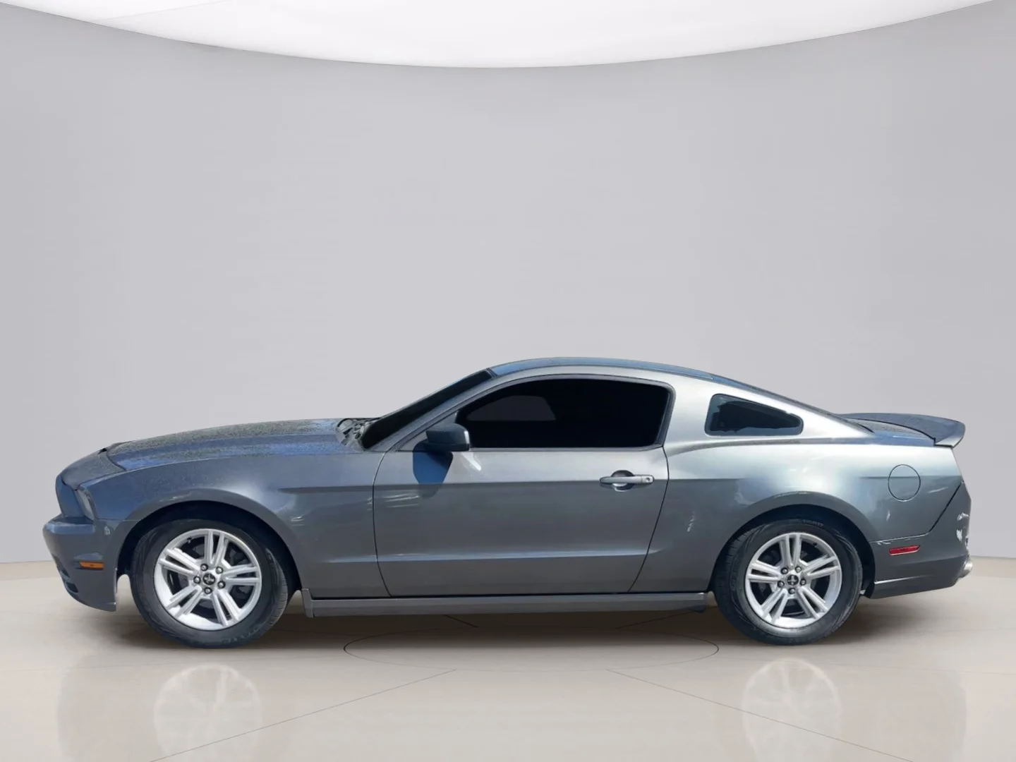 Used 2014 Black Ford V6 image 2