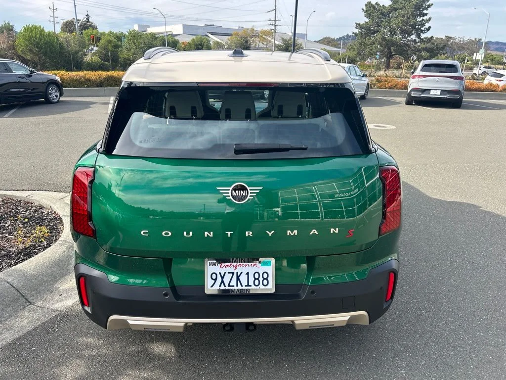 Certified Used 2026 Green MINI Signature Plus image 4