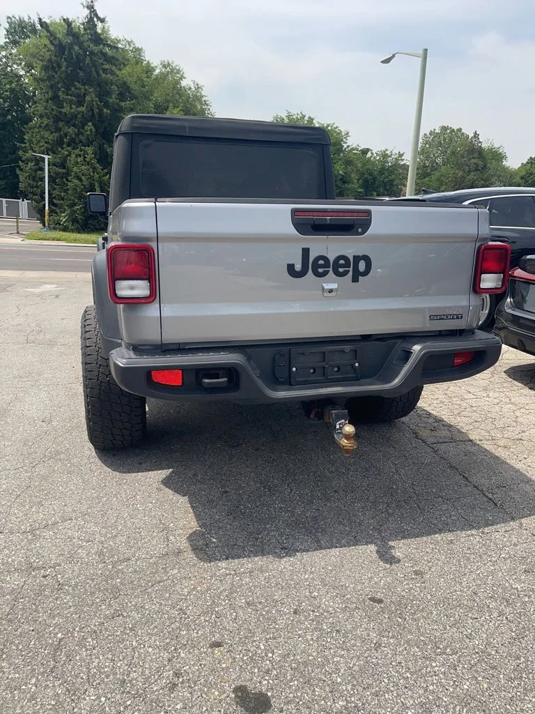 Used 2020 Silver Jeep Sport image 5