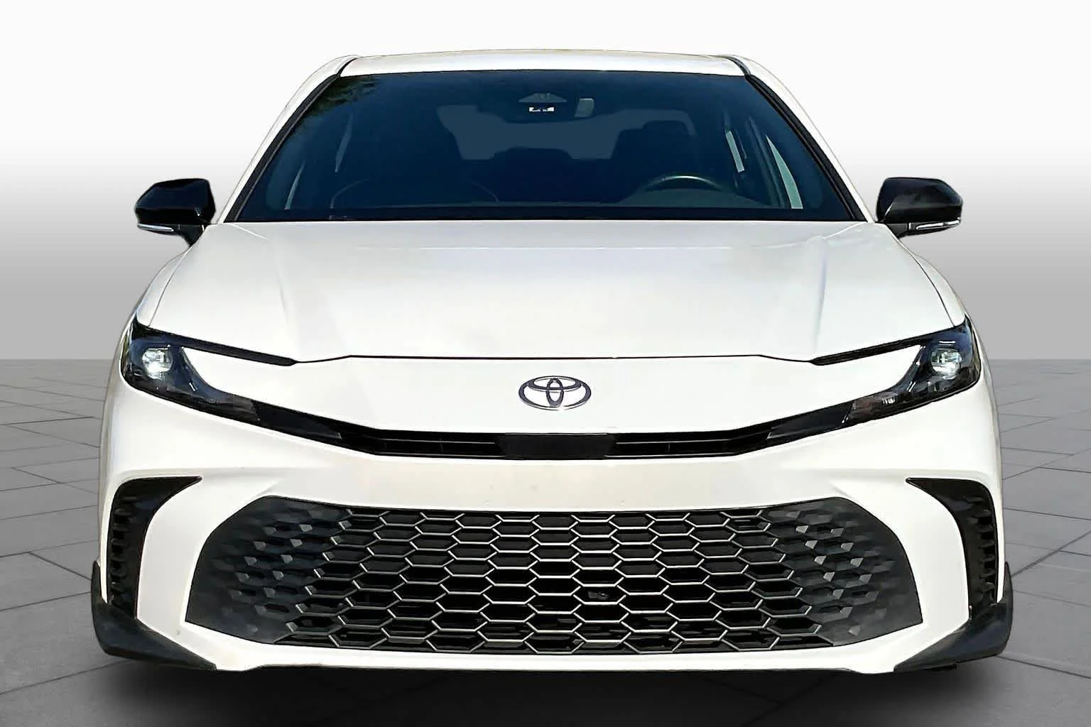 Used 2025 Ice Cap Toyota SE image 4