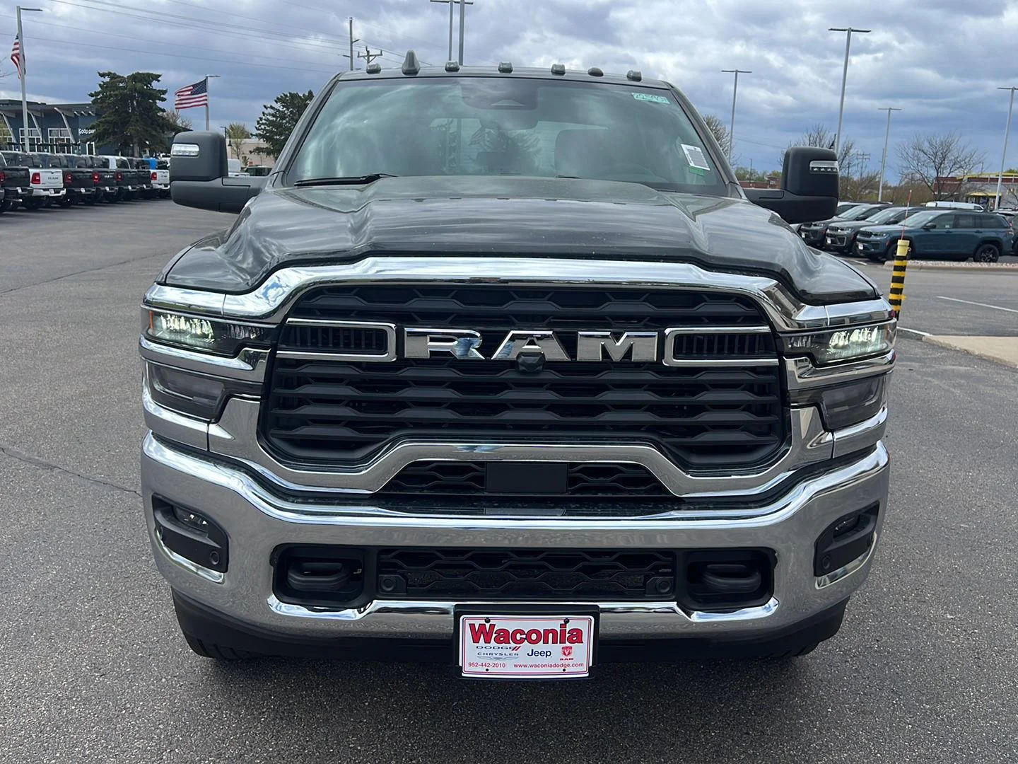 New 2026 Diamond Black Crystal Pearl-Coat Exterior Paint RAM Big Horn image 3