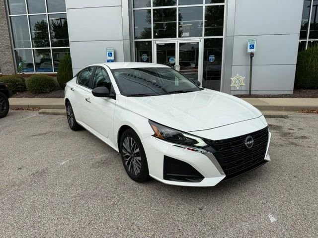 Used 2025 White Nissan 2.5 SV image 9