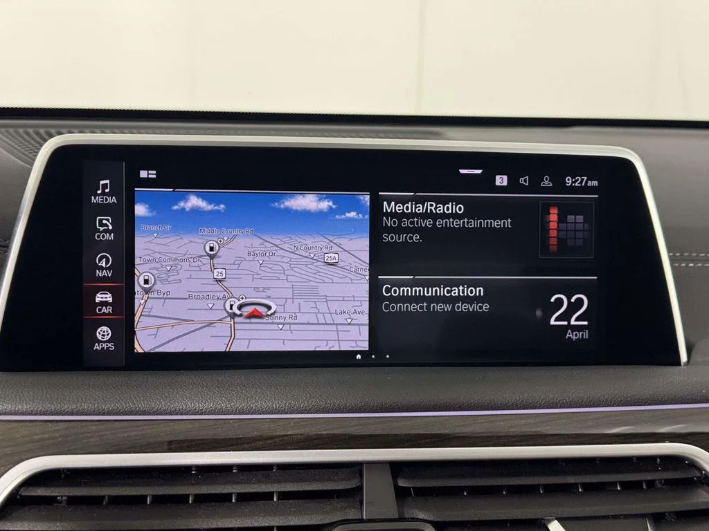 New 2022 Black BMW 750i xDrive image 27