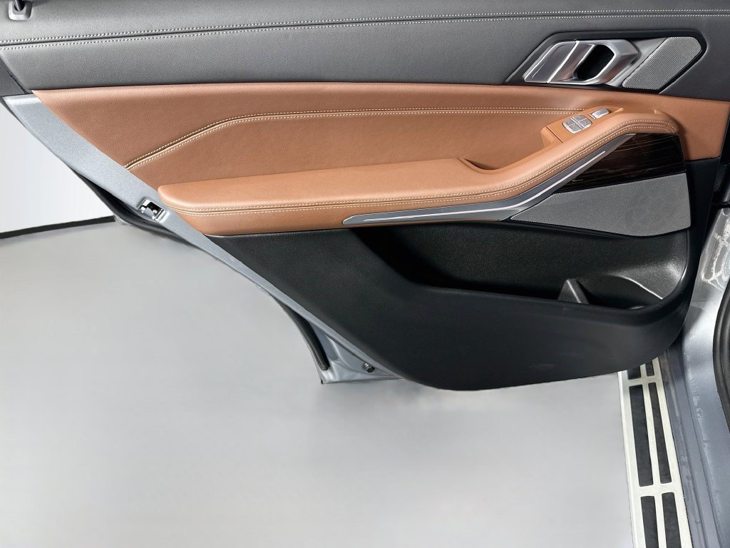 Used 2026 Skyscraper Gray Metallic BMW xDrive40i image 22