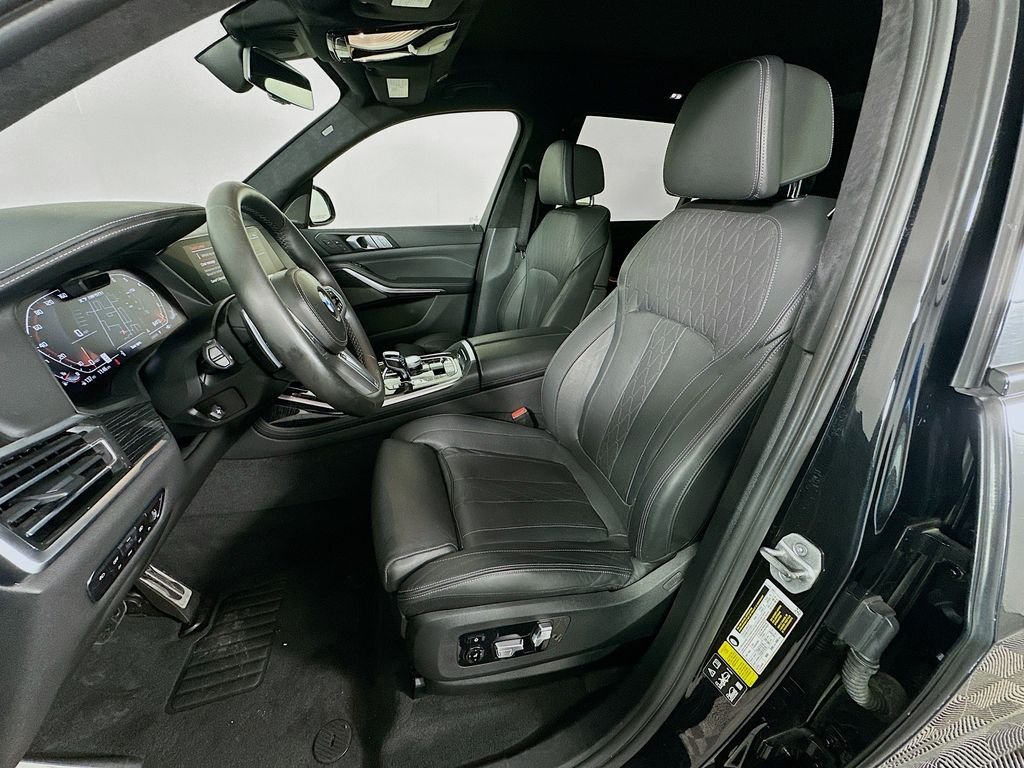 Used 2022 Black Sapphire Metallic BMW M50i image 21