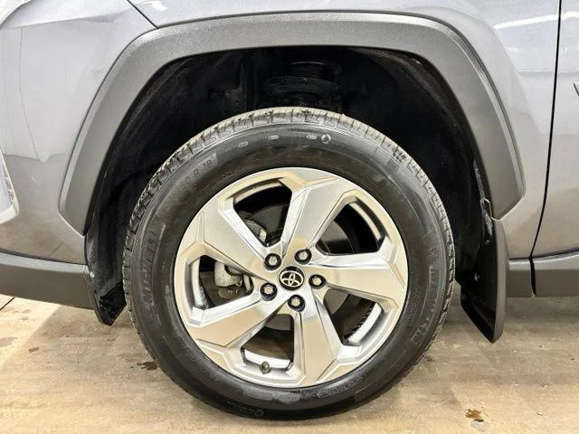 Used 2021 MAGNETIC GRAY MET. Toyota  image 9