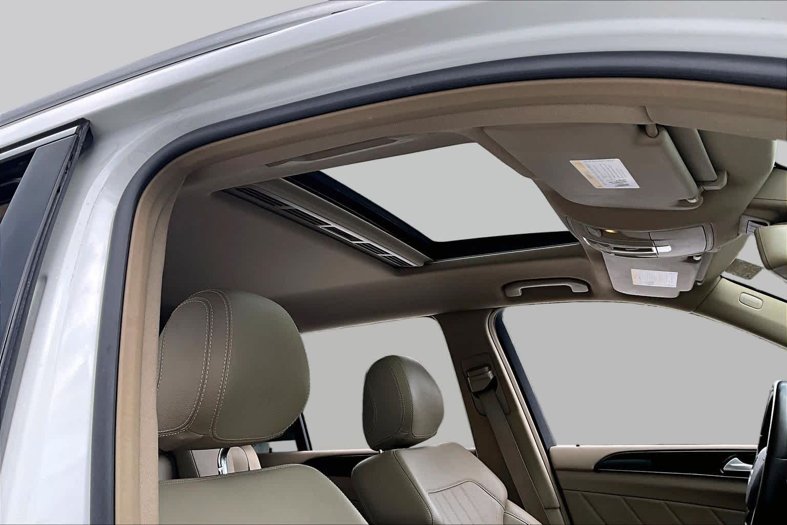 Used 2015 Polar White Mercedes-Benz GL 450 image 14
