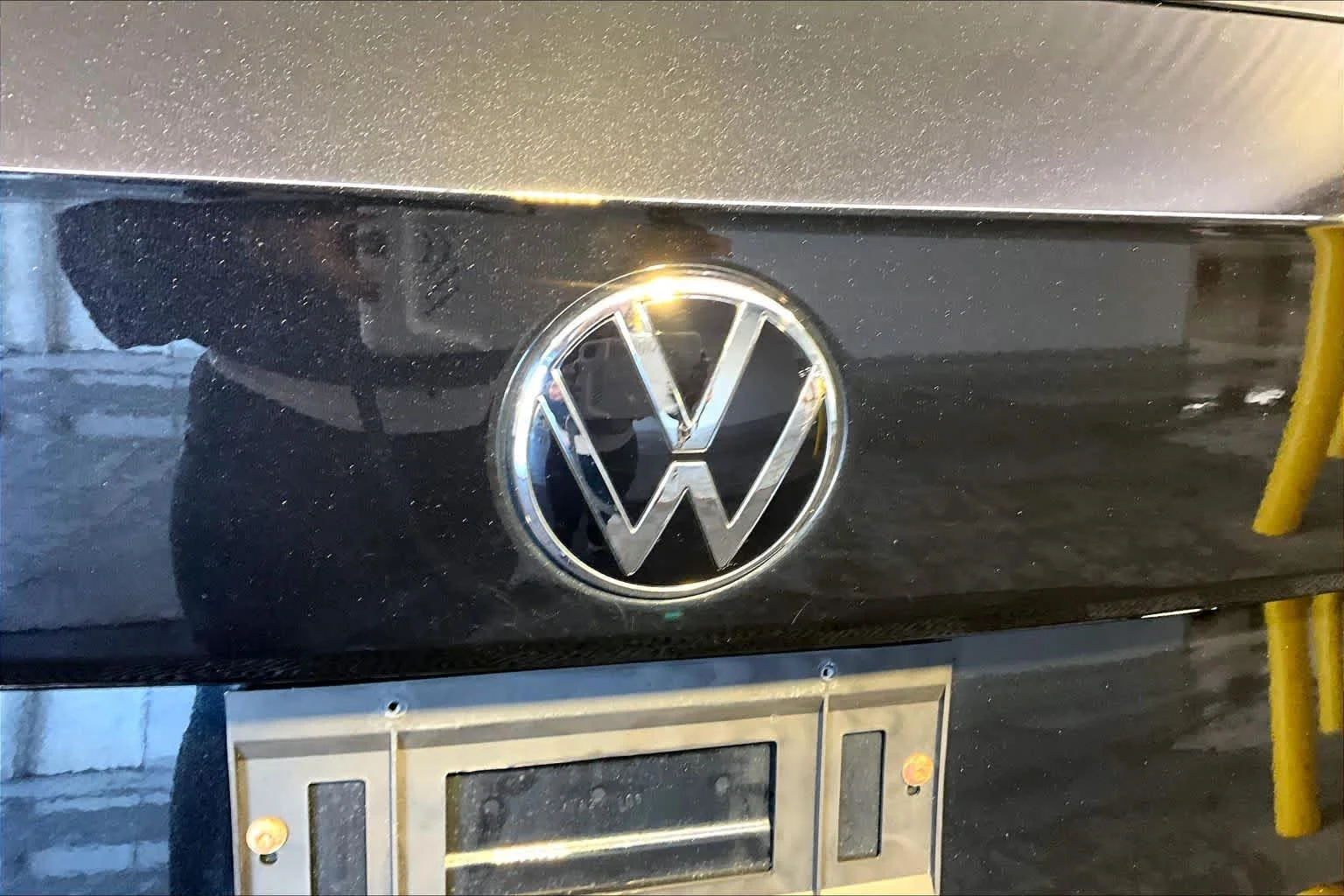 Used 2022 Deep Black Pearl Volkswagen SE image 33