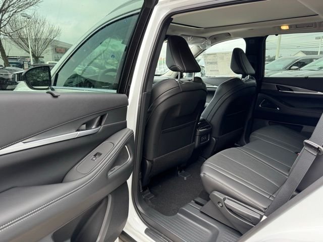 New 2026 RADIANT WHITE INFINITI Luxe FWD image 36