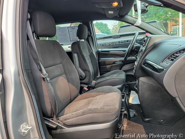 Used 2018 Silver Dodge SE Plus image 27