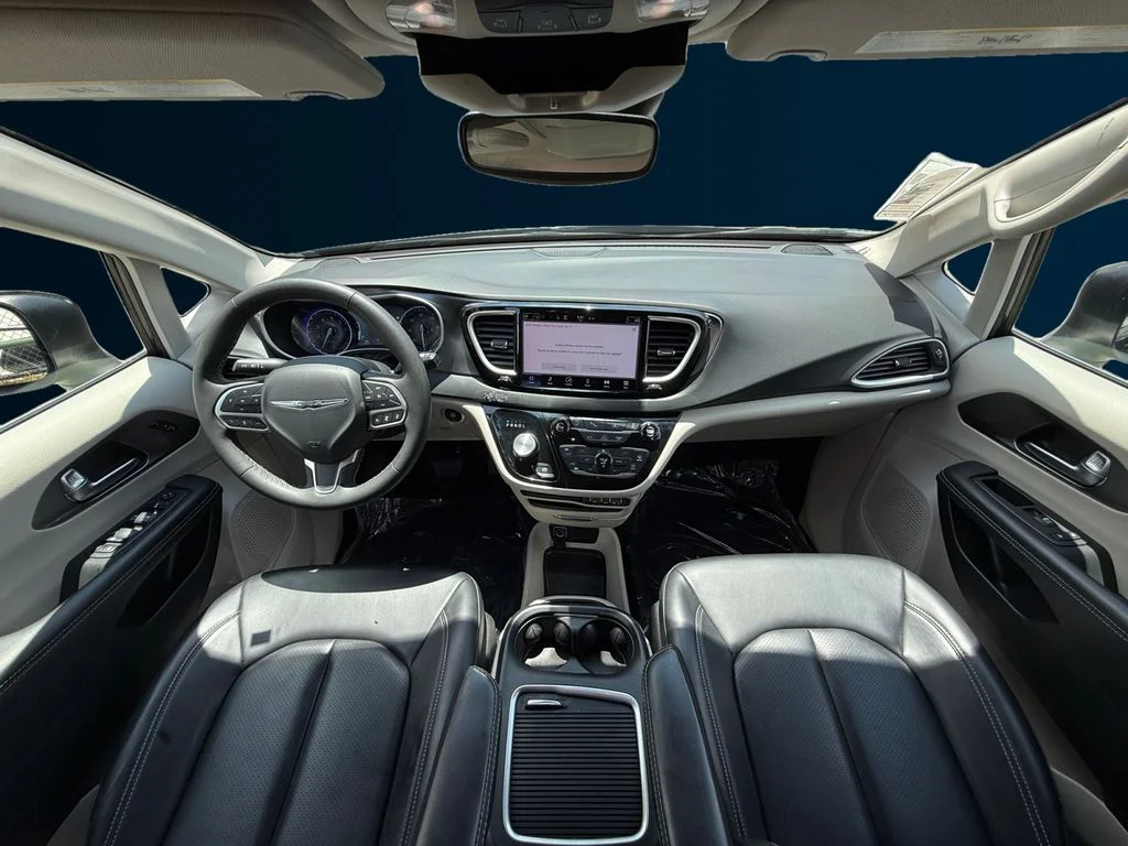 Used 2023 Black Chrysler Touring L image 12