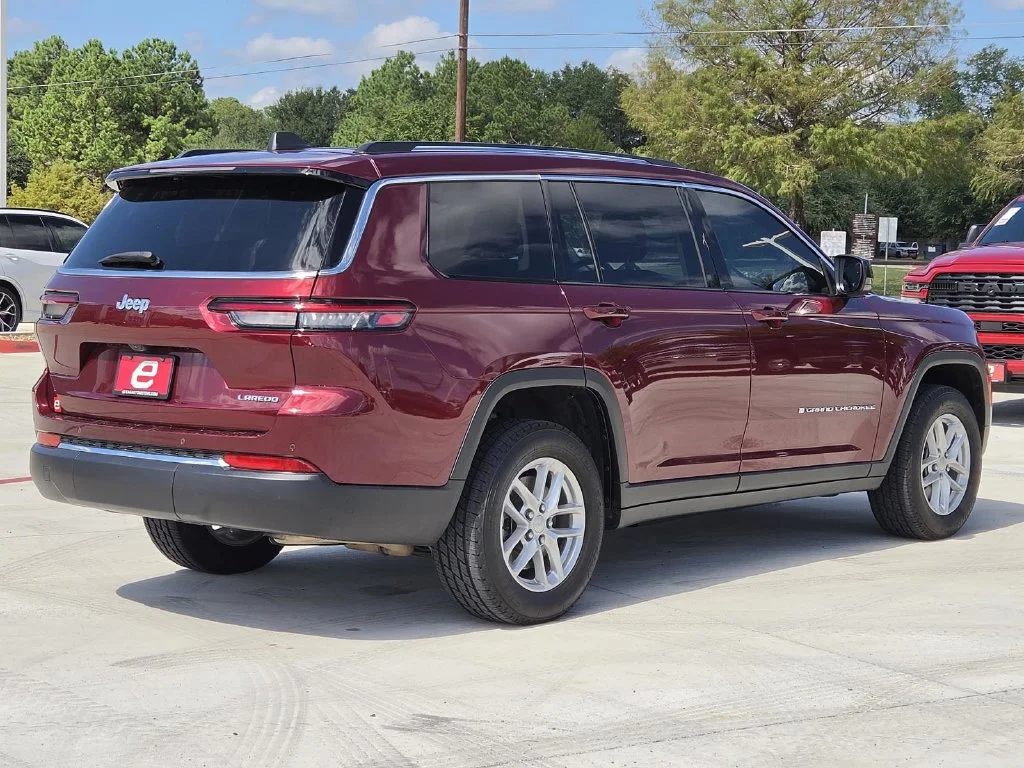 Used 2023 Red Jeep Laredo image 8