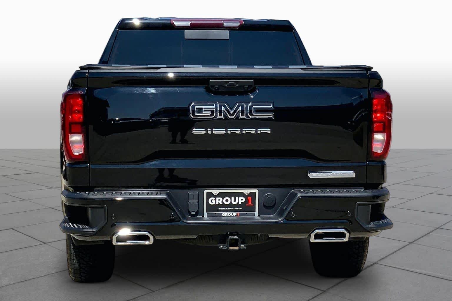 Used 2025 Onyx Black GMC Elevation image 5