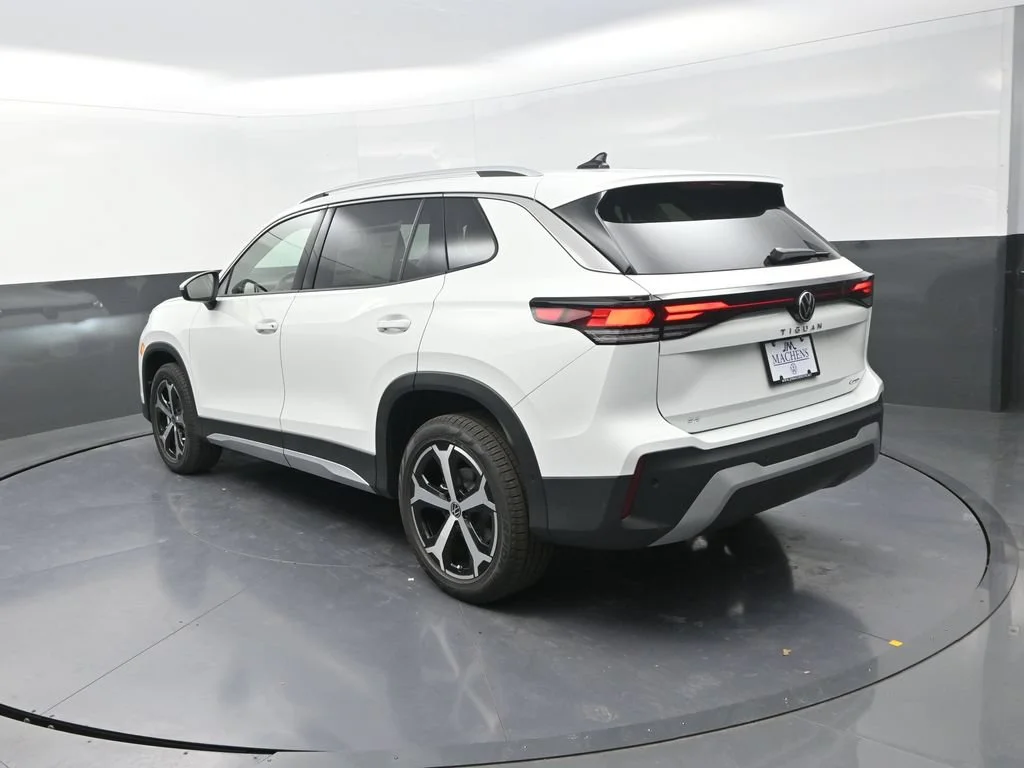 2026 Volkswagen Tiguan SE - Photo 8