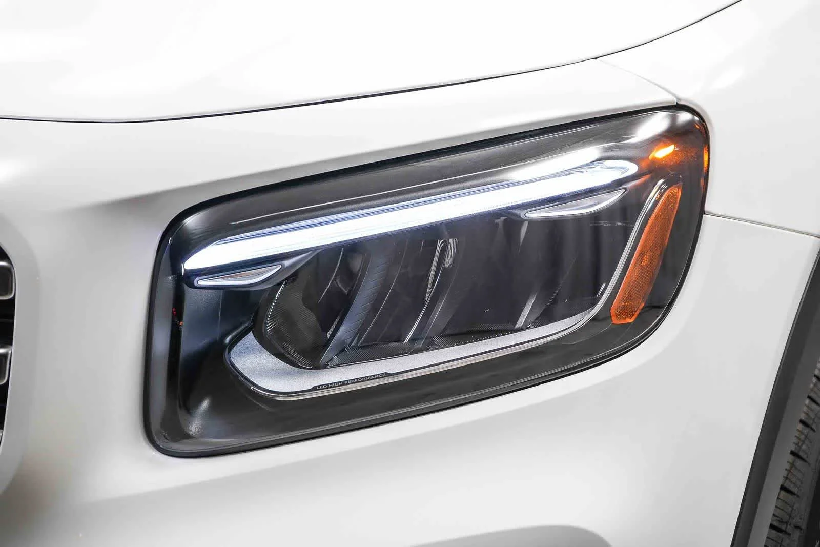 New 2026 Polar White Mercedes-Benz GLB 250 image 46