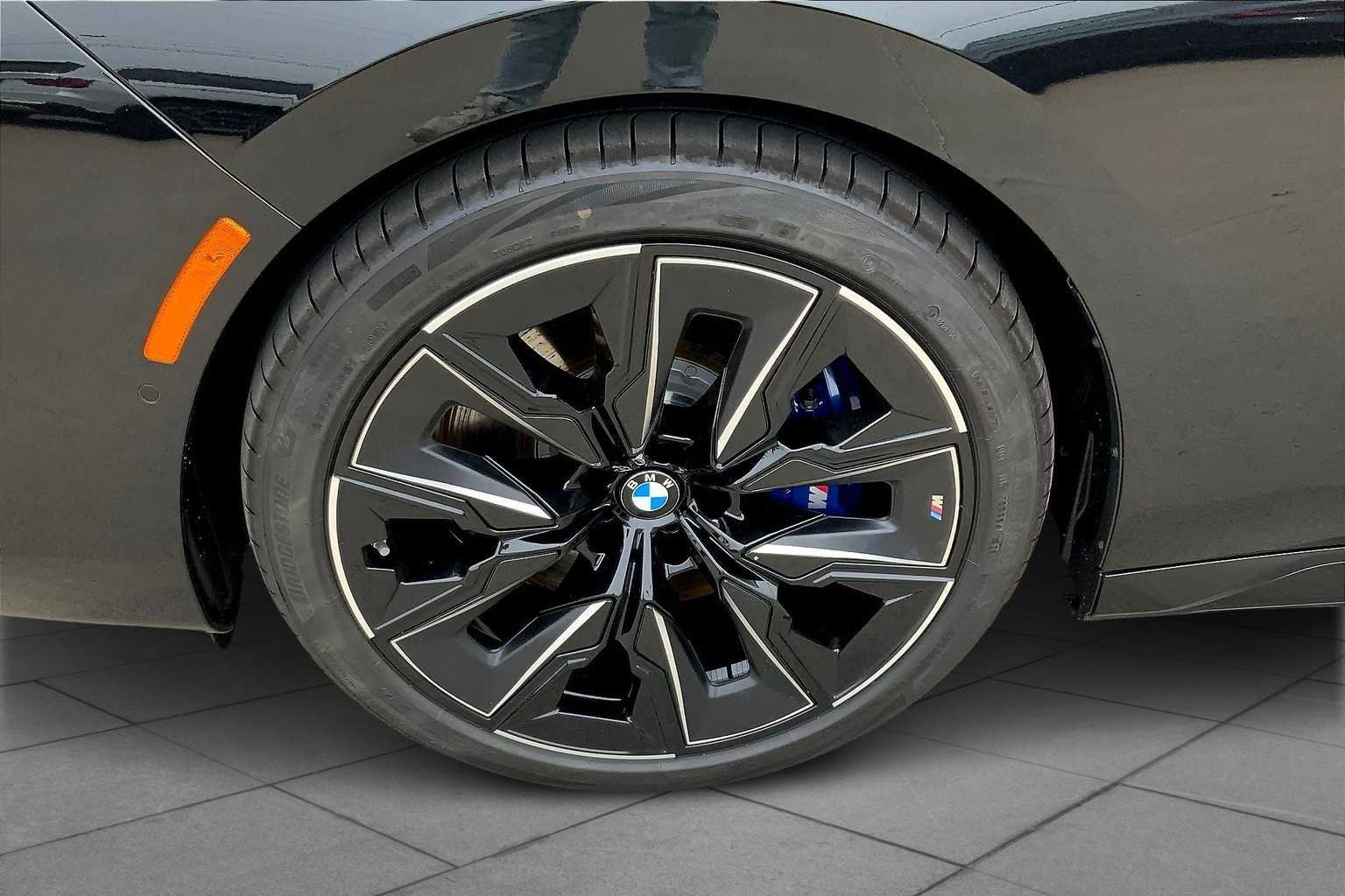 2025 BMW 7 Series 760i - Photo 12
