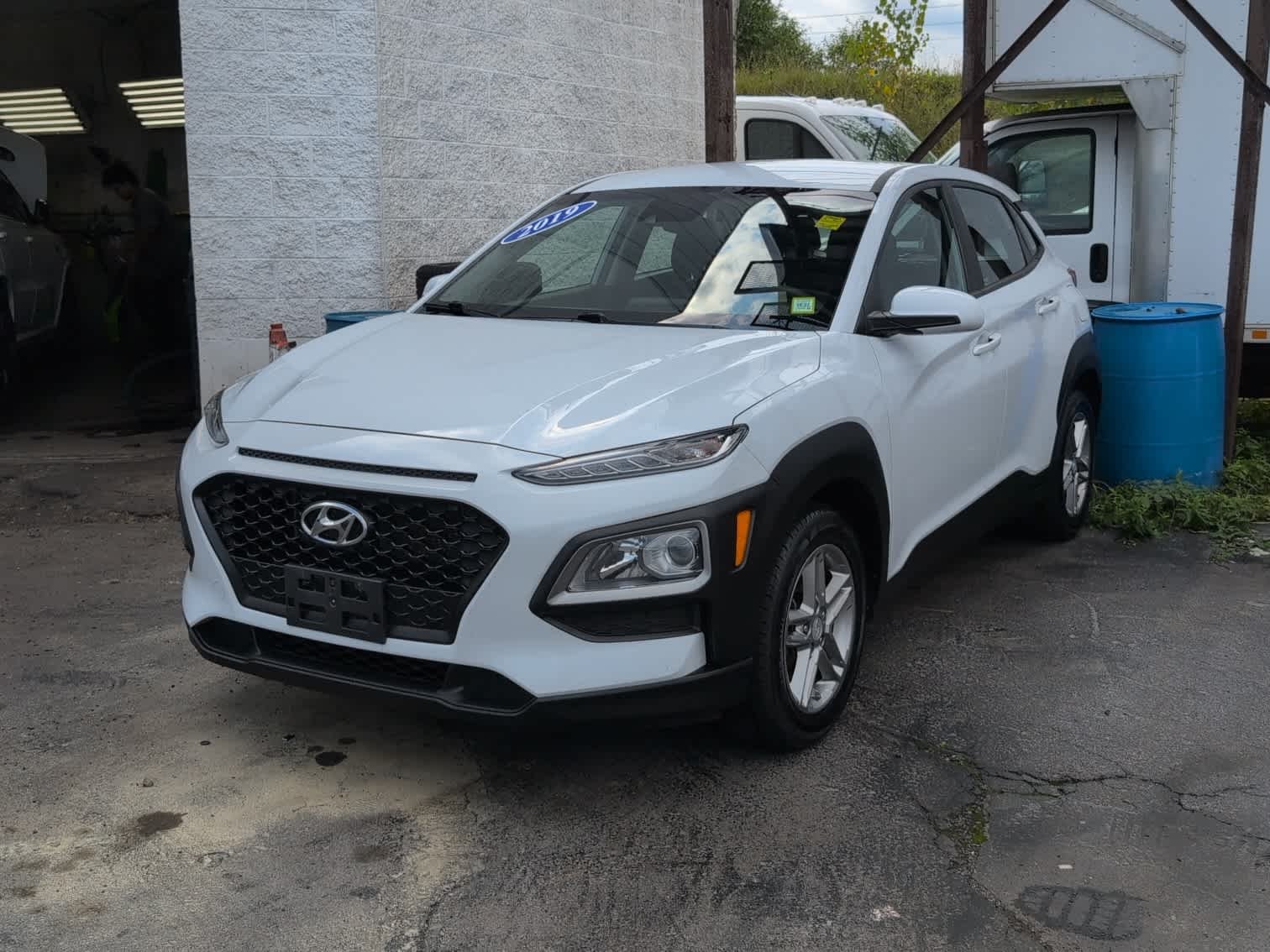 Used 2019 Chalk White Hyundai SE image 3