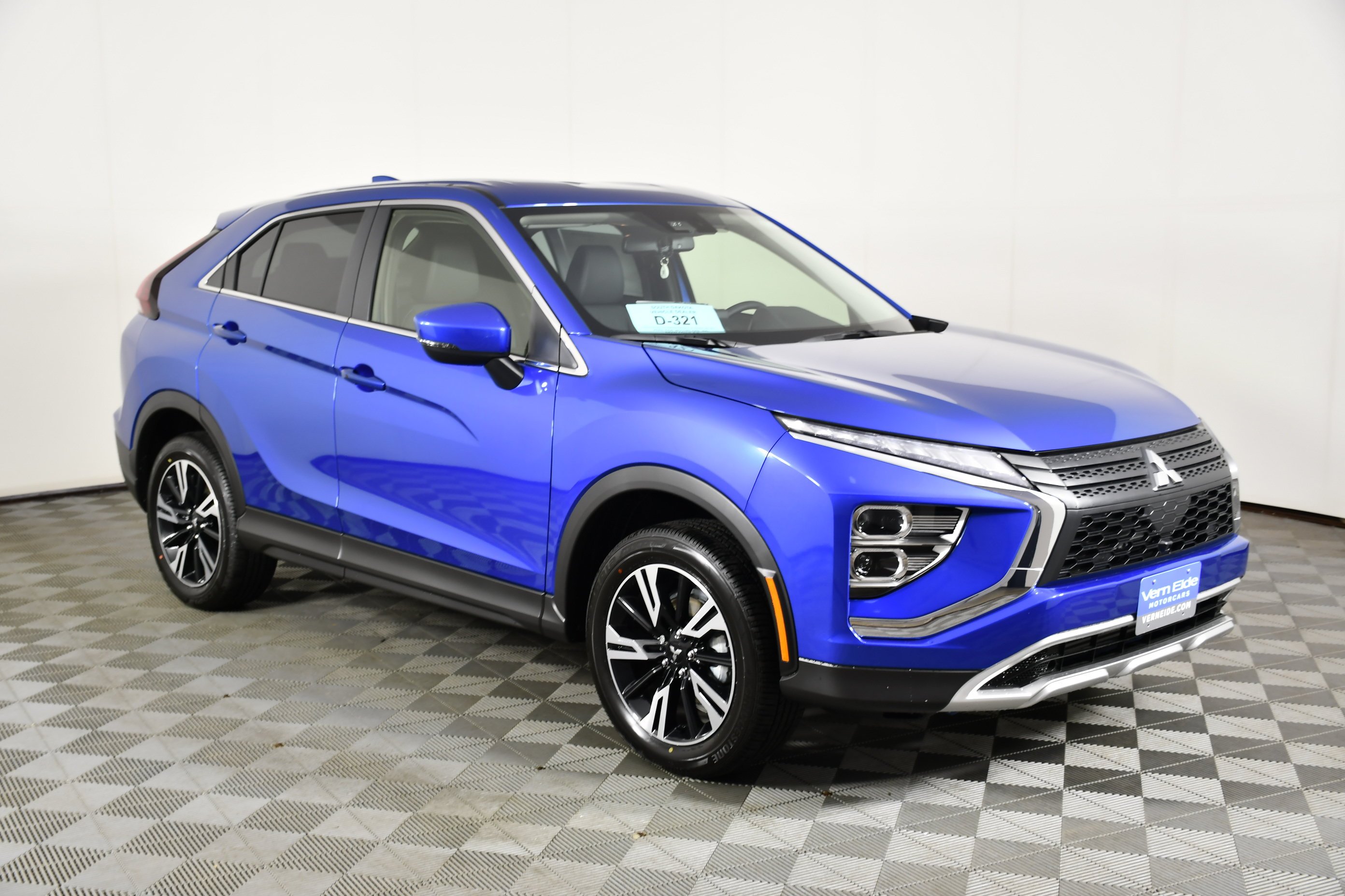 New 2026 Lightning Blue Metallic Mitsubishi SE image 4