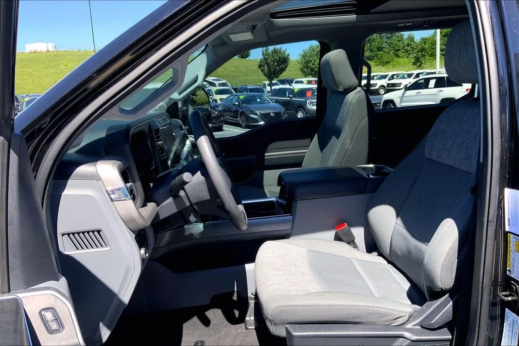 Used 2024 Black Ford XLT image 9