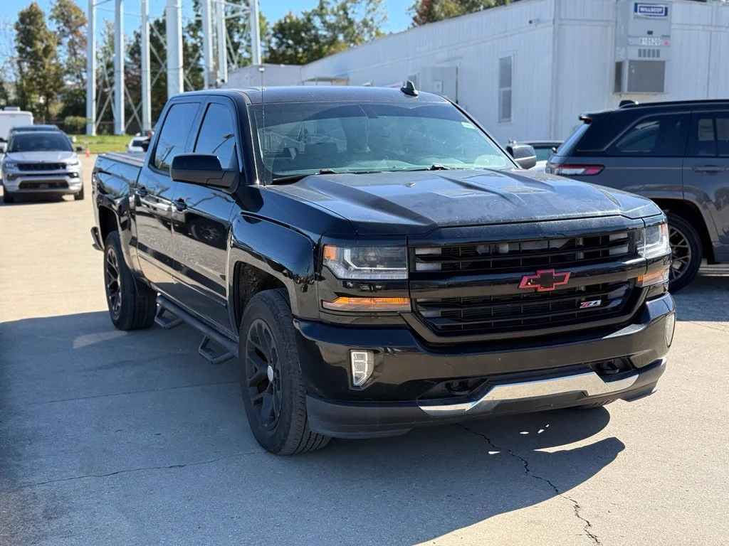 Used 2016 Black Chevrolet LT image 4