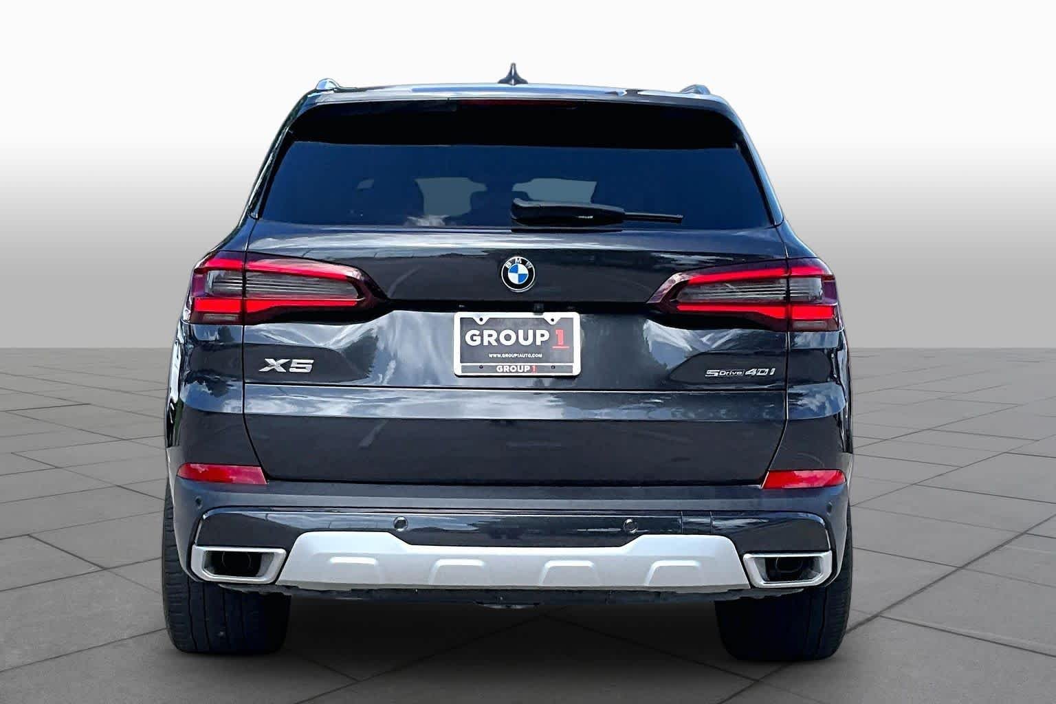 Used 2023 Dark Graphite Metallic BMW sDrive40i image 5