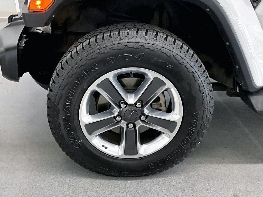 Used 2023 White Jeep Sahara image 7