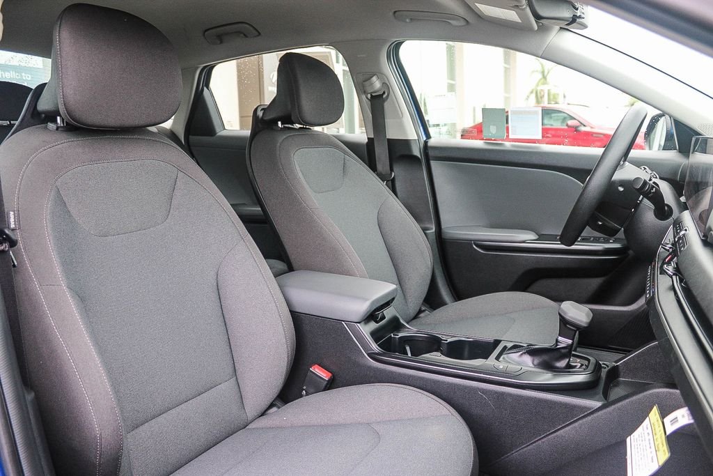 Used 2025 Blue Kia LXS image 16