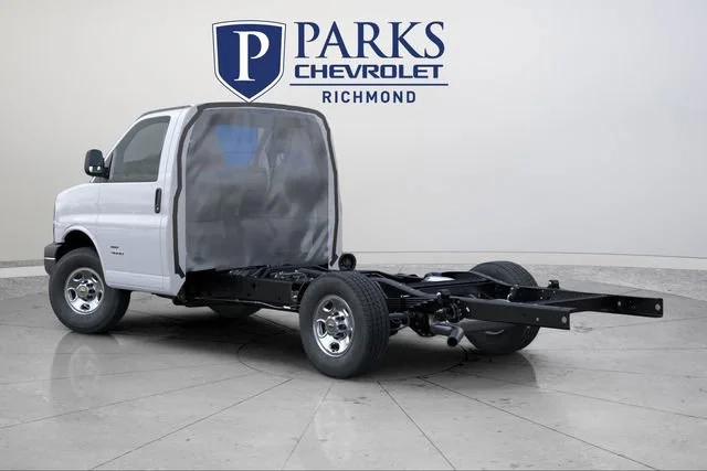 New 2025 Summit White Chevrolet 1WT image 6