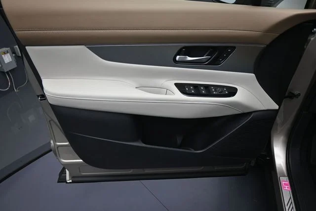 New 2026 Gold Nissan Platinum image 9