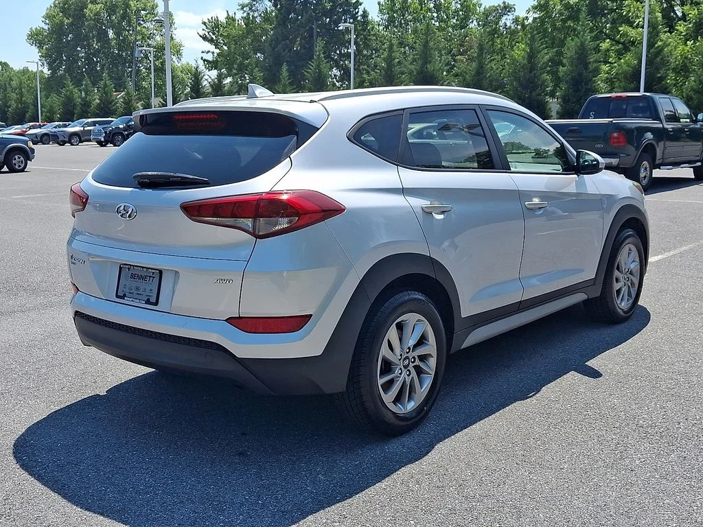 Used 2018 Silver Hyundai SEL image 4