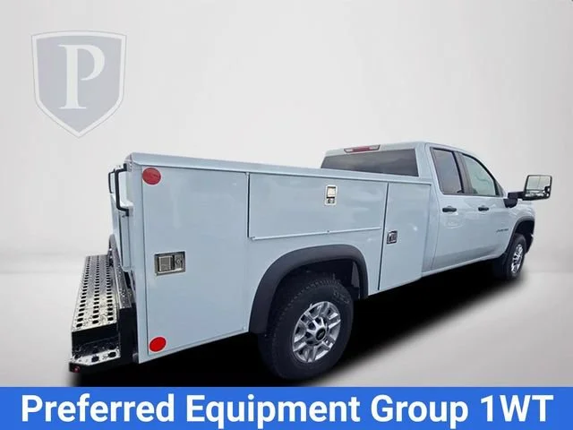 New 2025 Summit White Chevrolet WT image 5